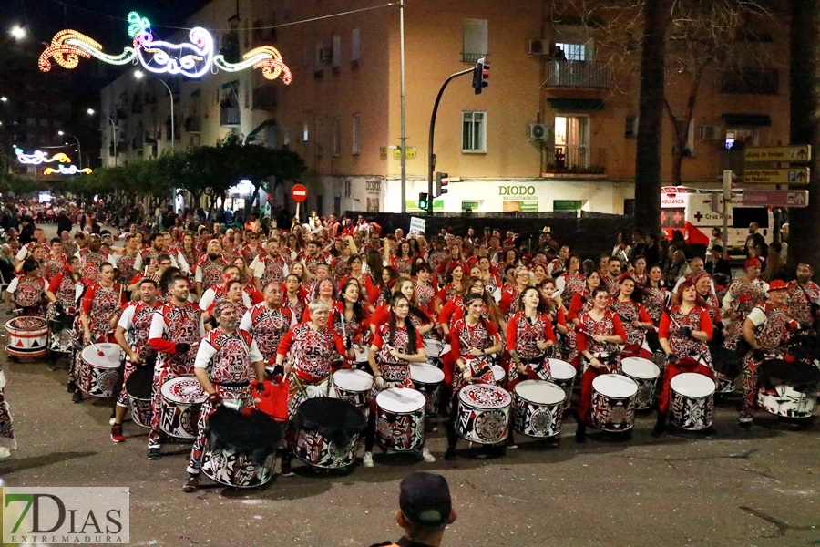 Disfruta de los mejores planos generales del desfile del Carnaval de Badajoz 2024