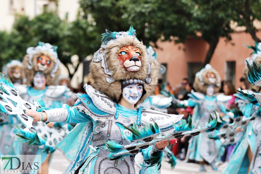 Disfruta de los mejores planos generales del desfile del Carnaval de Badajoz 2024