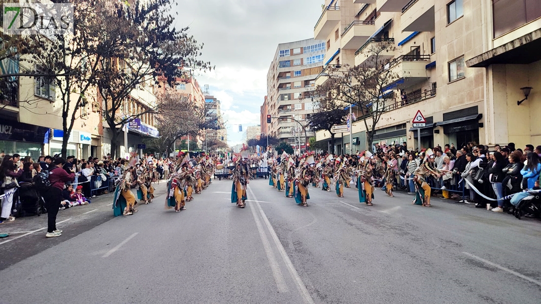 El buen tiempo hace disfrutar a multitud de público del desfile infantil del Carnaval de Badajoz