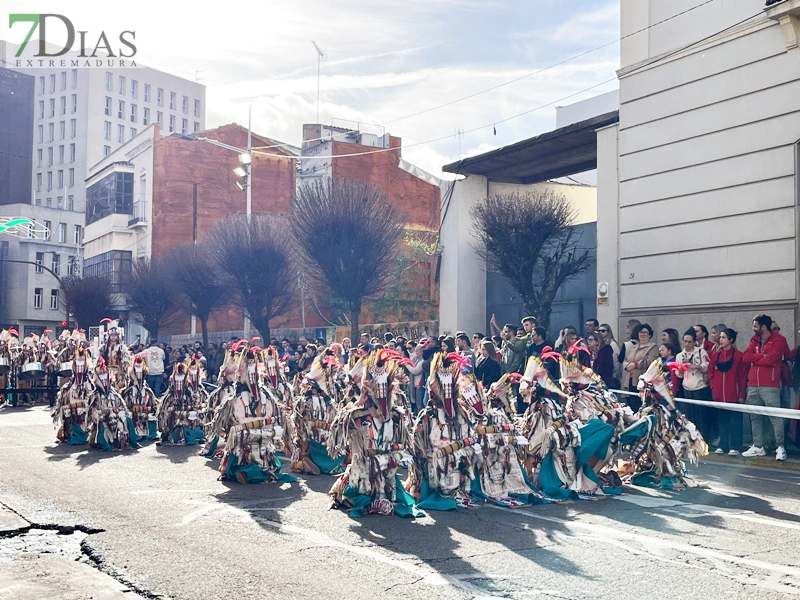 El buen tiempo hace disfrutar a multitud de público del desfile infantil del Carnaval de Badajoz