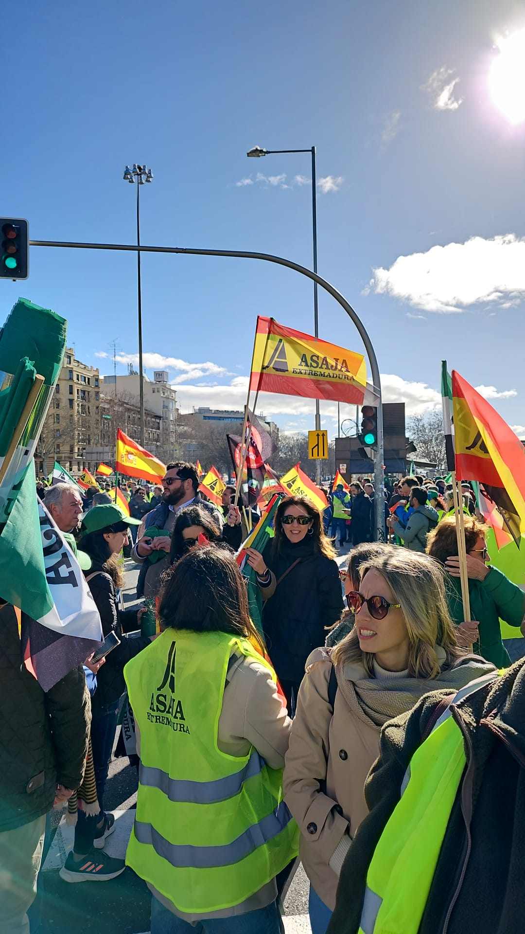 Imágenes de los extremeños manifestándose en Madrid este lunes