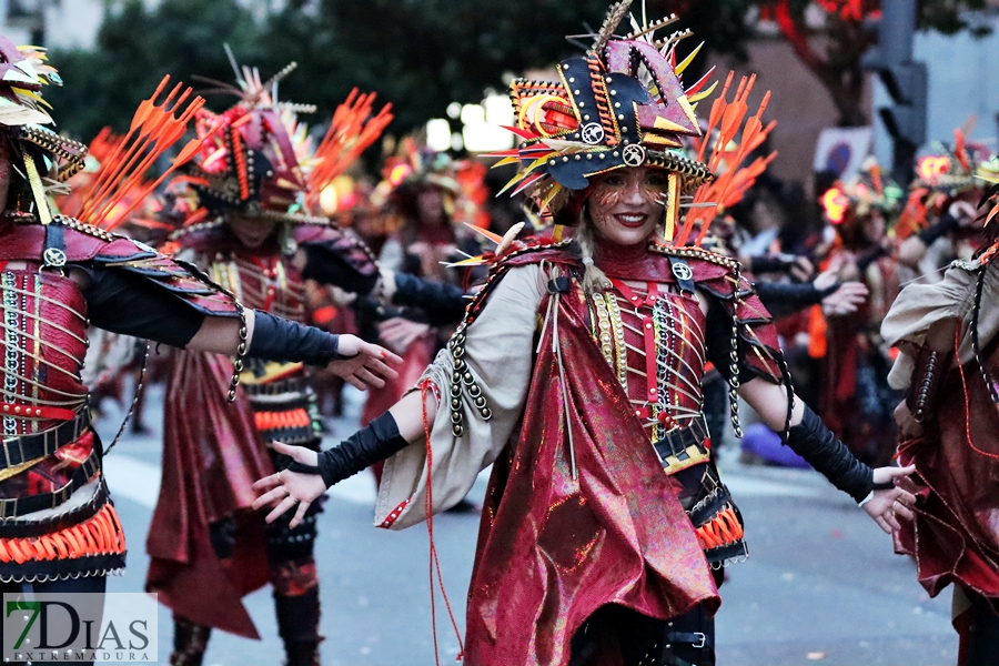 Disfruta de los mejores planos generales del desfile del Carnaval de Badajoz 2024