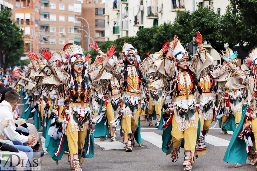 Disfruta de los mejores planos generales del desfile del Carnaval de Badajoz 2024