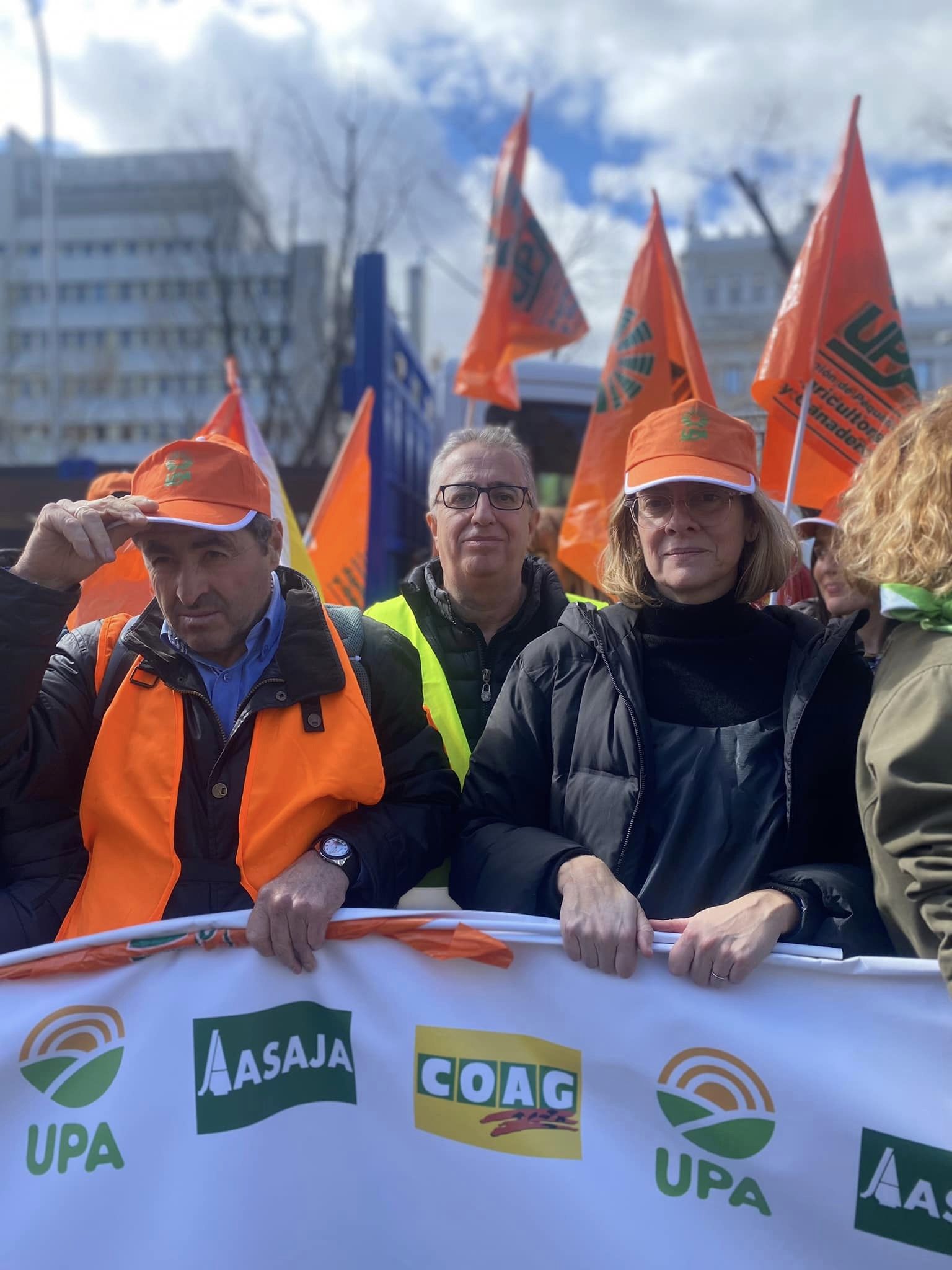 Imágenes de los extremeños manifestándose en Madrid este lunes