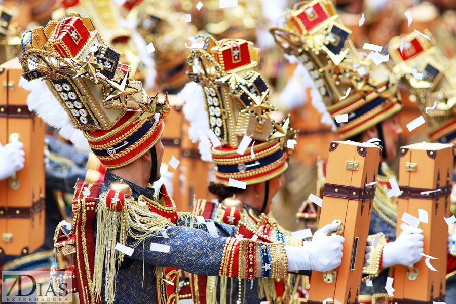 Disfruta de los mejores planos generales del desfile del Carnaval de Badajoz 2024