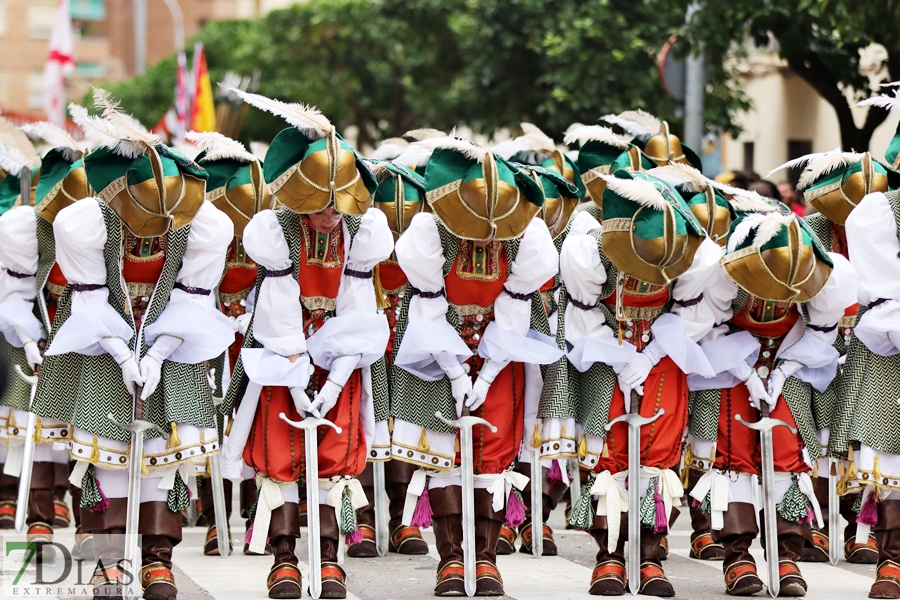 Disfruta de los mejores planos generales del desfile del Carnaval de Badajoz 2024