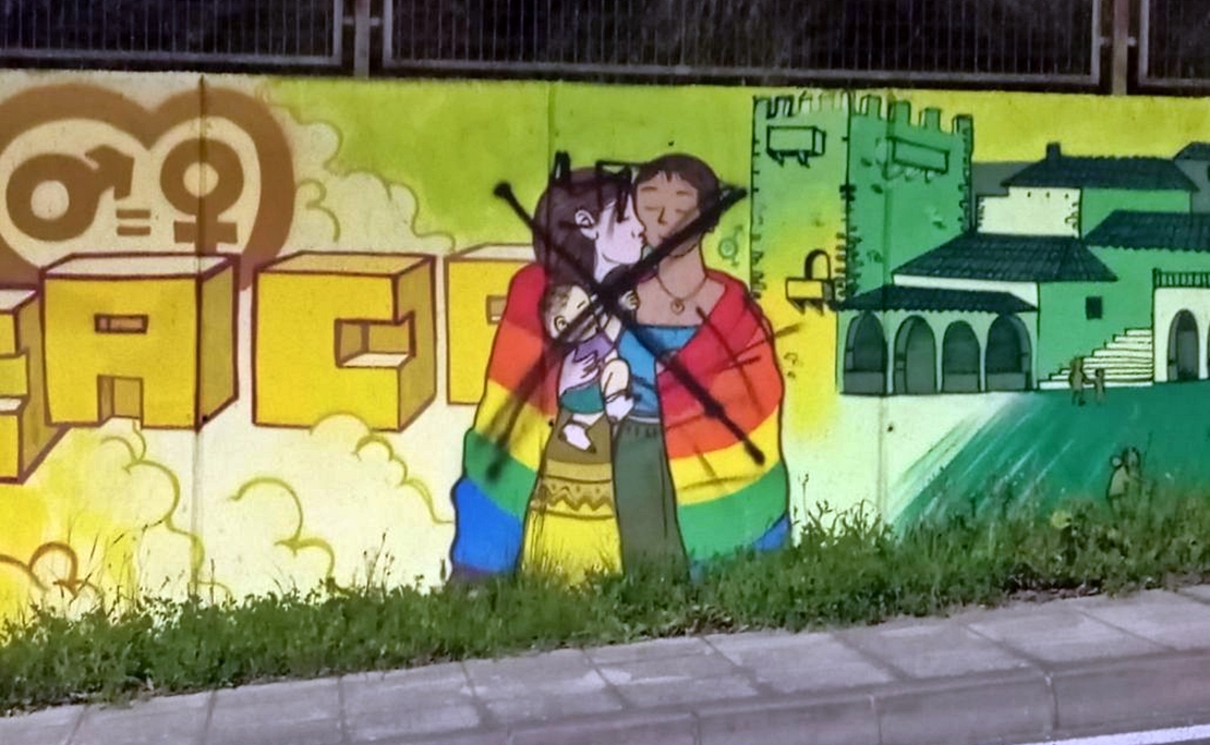 Atacan un muro LGBTI en Cáceres