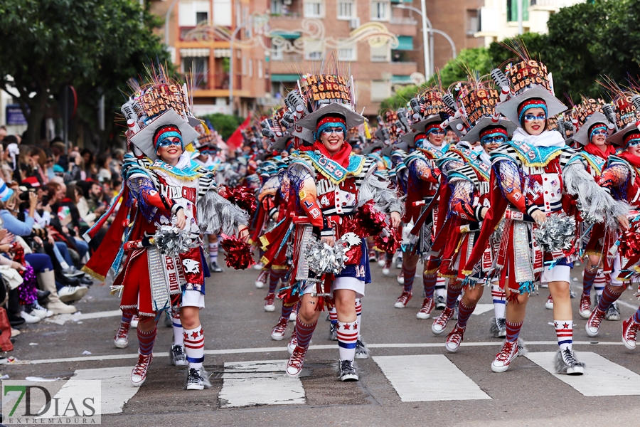 Disfruta de los mejores planos generales del desfile del Carnaval de Badajoz 2024