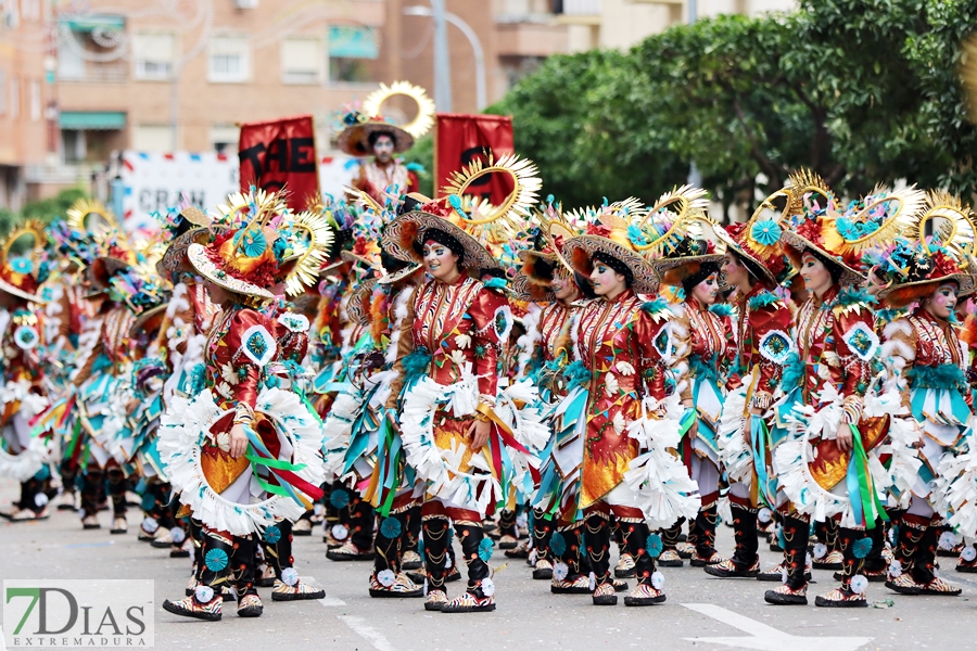 Disfruta de los mejores planos generales del desfile del Carnaval de Badajoz 2024