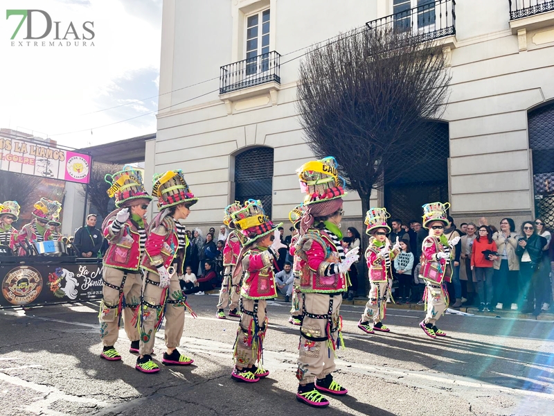 El buen tiempo hace disfrutar a multitud de público del desfile infantil del Carnaval de Badajoz