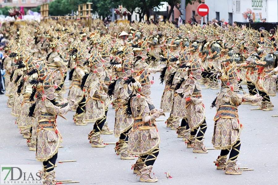 Disfruta de los mejores planos generales del desfile del Carnaval de Badajoz 2024