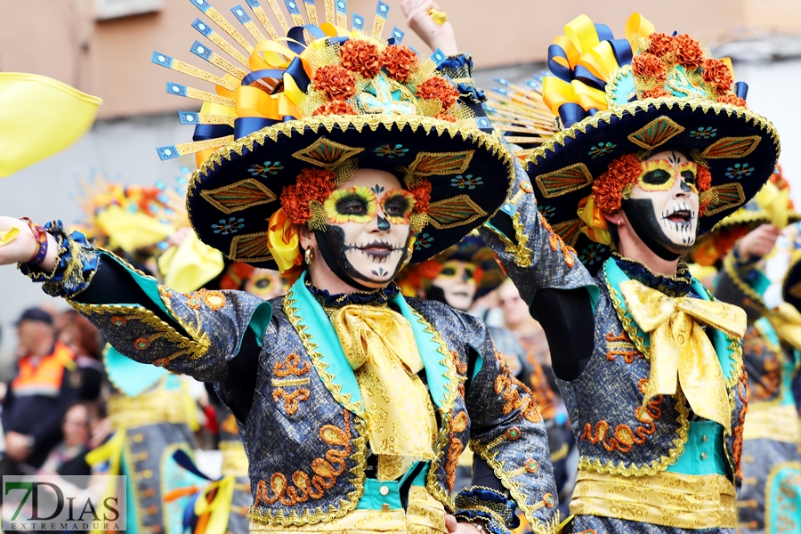 Disfruta de los mejores planos generales del desfile del Carnaval de Badajoz 2024