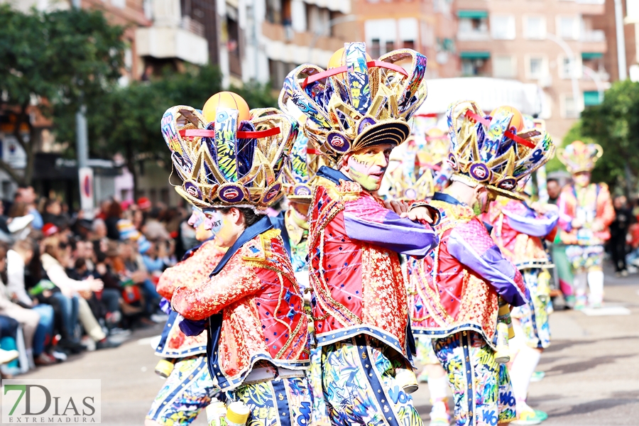 Disfruta de los mejores planos generales del desfile del Carnaval de Badajoz 2024