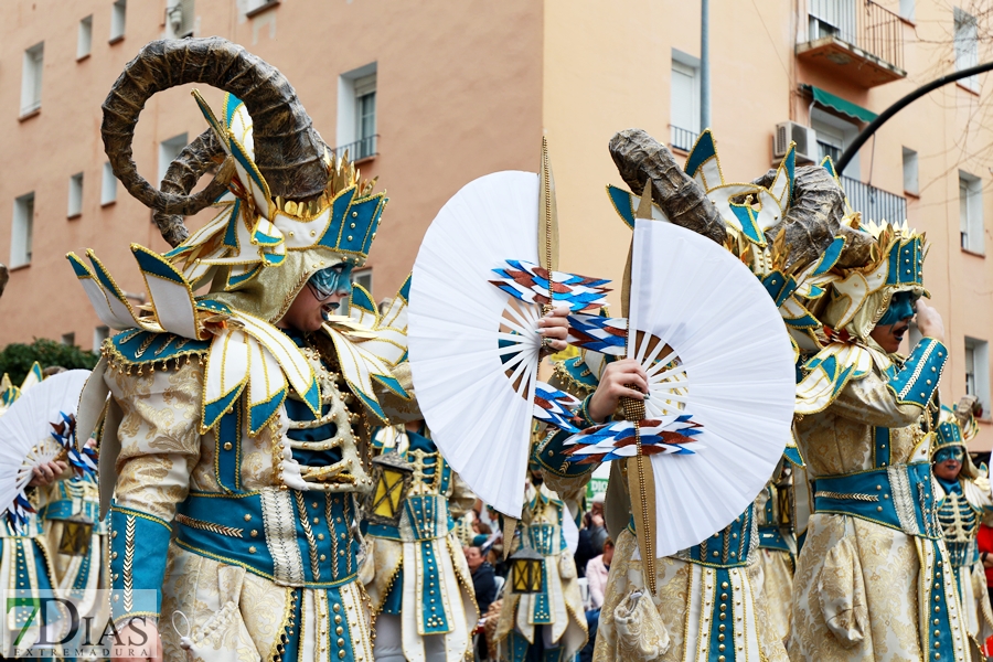 Disfruta de los mejores planos generales del desfile del Carnaval de Badajoz 2024