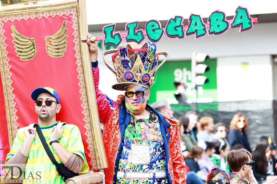 Disfruta de los mejores planos generales del desfile del Carnaval de Badajoz 2024