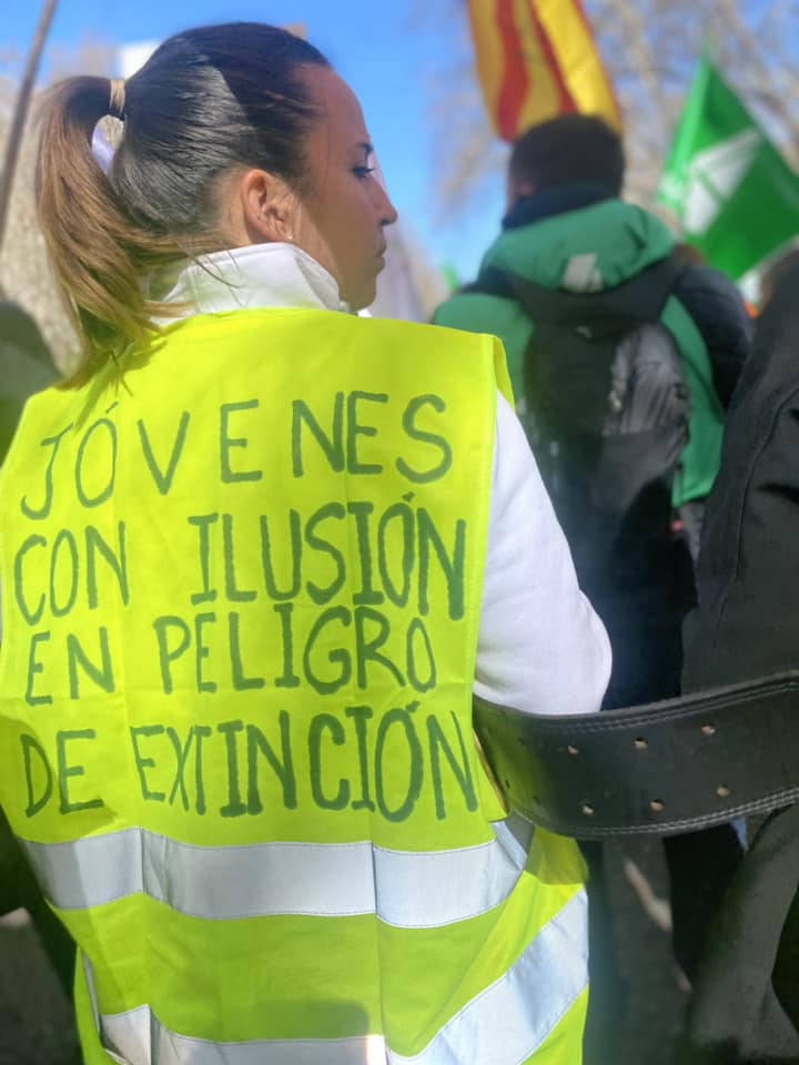 Imágenes de los extremeños manifestándose en Madrid este lunes