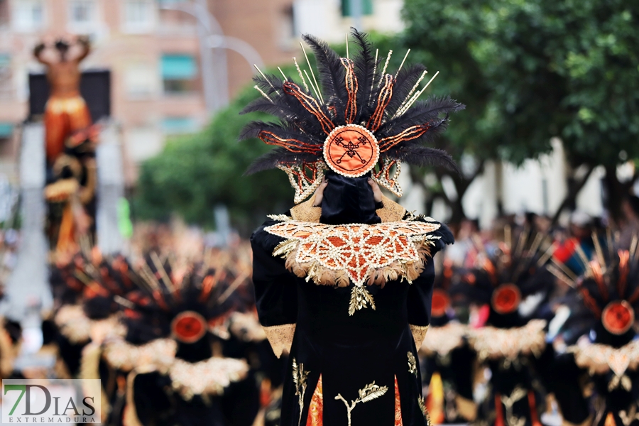 Disfruta de los mejores planos generales del desfile del Carnaval de Badajoz 2024