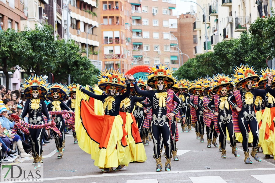 Disfruta de los mejores planos generales del desfile del Carnaval de Badajoz 2024