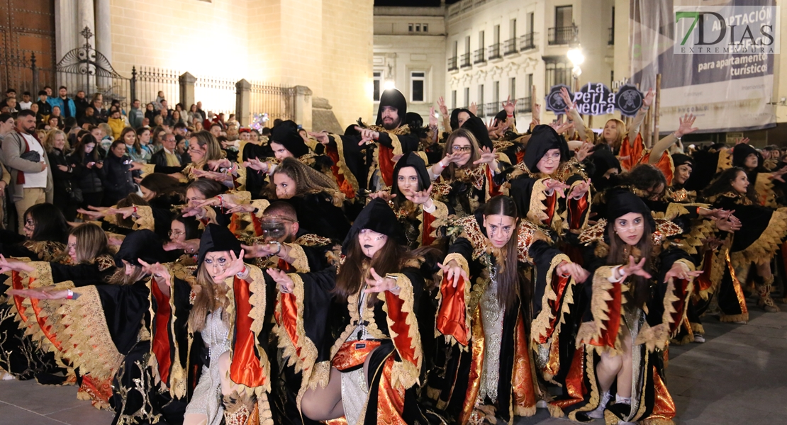 Las calles de Badajoz se llenan para vivir el segundo viernes de Carnaval