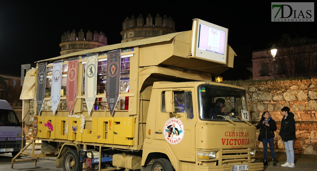 Las calles de Badajoz se llenan para vivir el segundo viernes de Carnaval