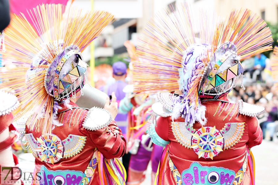 Disfruta de los mejores planos generales del desfile del Carnaval de Badajoz 2024