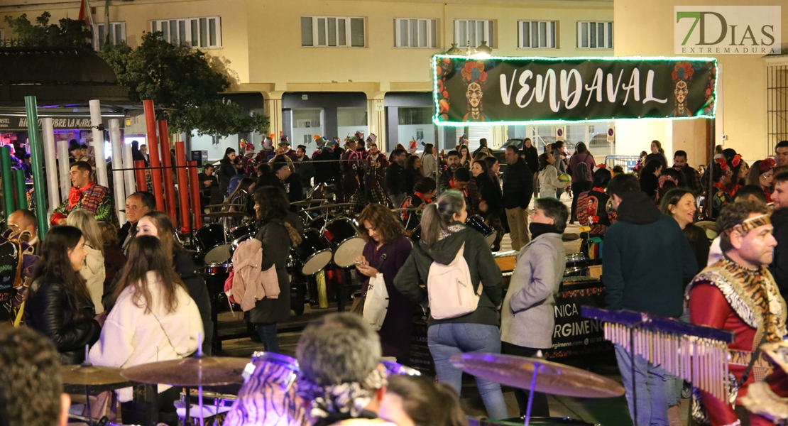 Las calles de Badajoz se llenan para vivir el segundo viernes de Carnaval