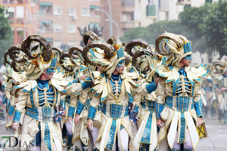 Disfruta de los mejores planos generales del desfile del Carnaval de Badajoz 2024