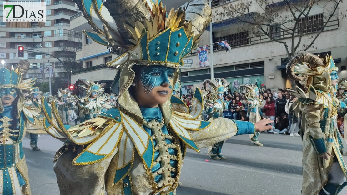 El buen tiempo hace disfrutar a multitud de público del desfile infantil del Carnaval de Badajoz