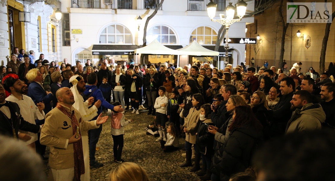 Las calles de Badajoz se llenan para vivir el segundo viernes de Carnaval