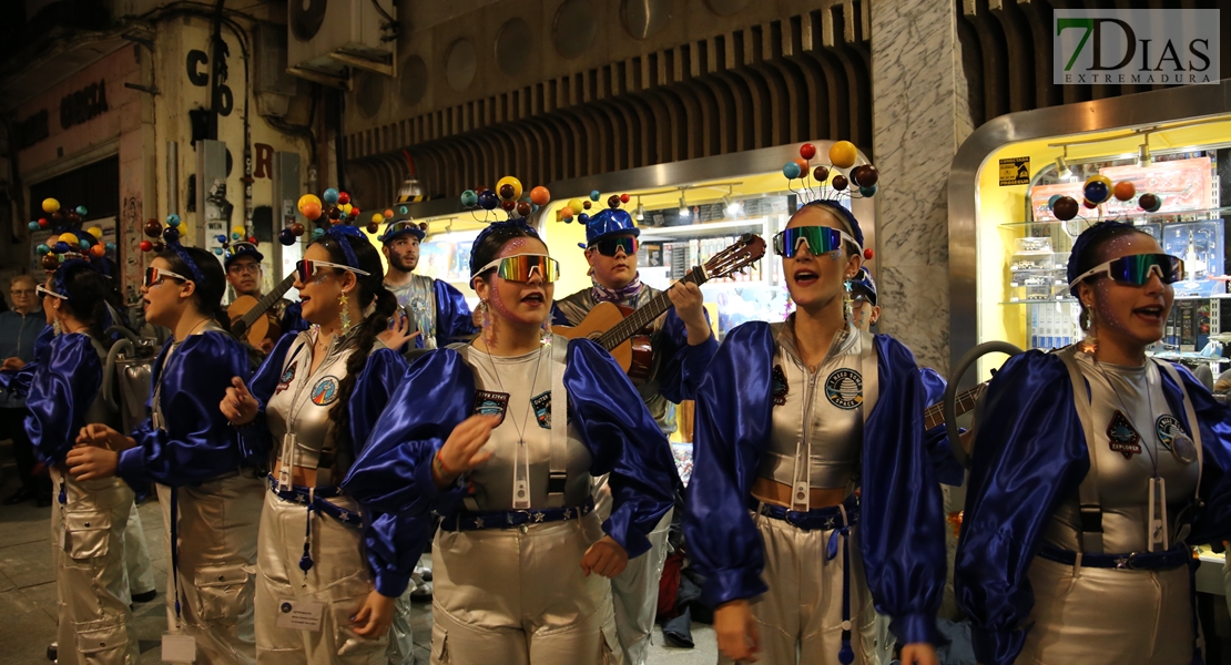 Las calles de Badajoz se llenan para vivir el segundo viernes de Carnaval