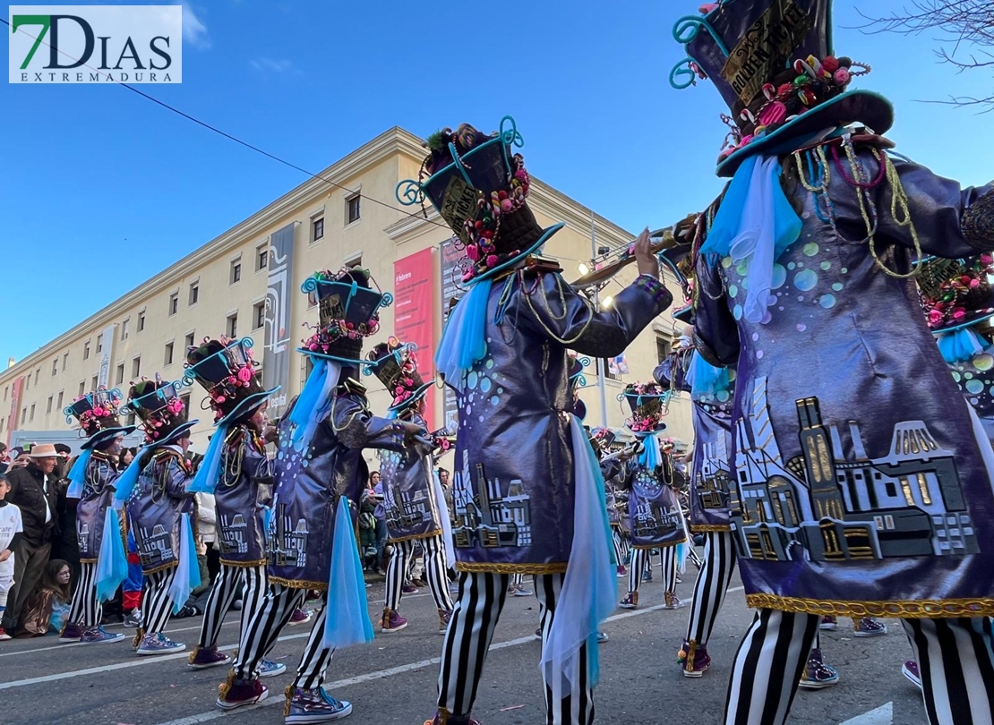 El buen tiempo hace disfrutar a multitud de público del desfile infantil del Carnaval de Badajoz