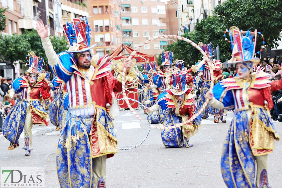 Disfruta de los mejores planos generales del desfile del Carnaval de Badajoz 2024