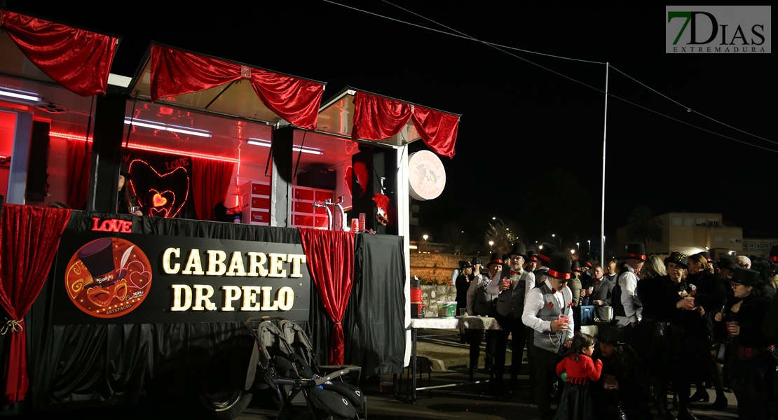 Las calles de Badajoz se llenan para vivir el segundo viernes de Carnaval