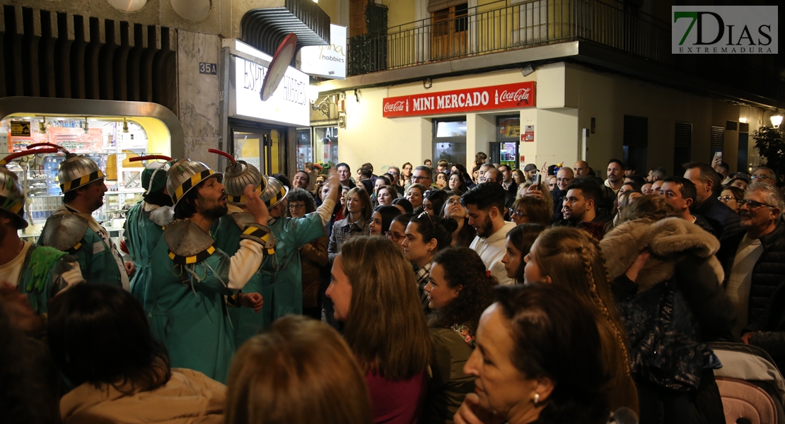 Las calles de Badajoz se llenan para vivir el segundo viernes de Carnaval