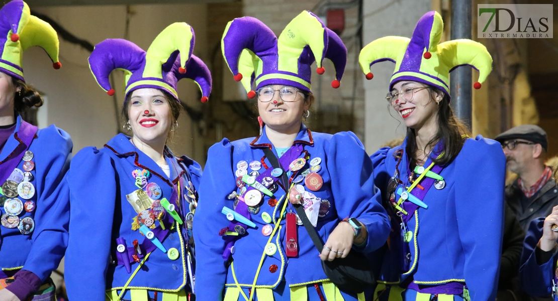 Las calles de Badajoz se llenan para vivir el segundo viernes de Carnaval