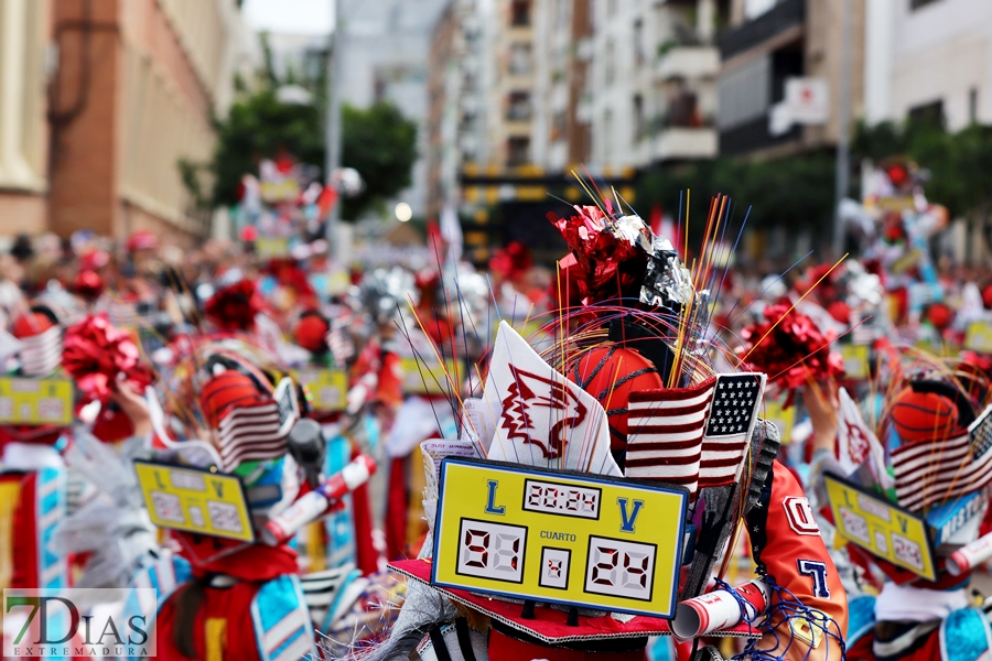 Disfruta de los mejores planos generales del desfile del Carnaval de Badajoz 2024