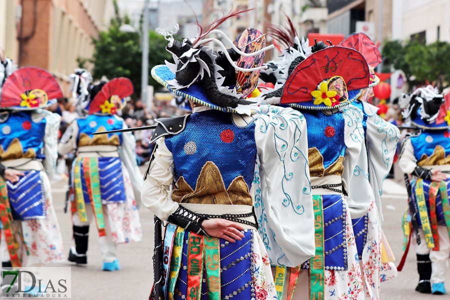 Disfruta de los mejores planos generales del desfile del Carnaval de Badajoz 2024