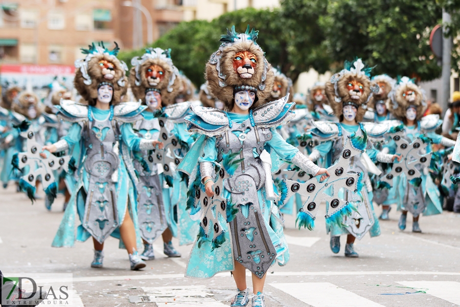 Disfruta de los mejores planos generales del desfile del Carnaval de Badajoz 2024