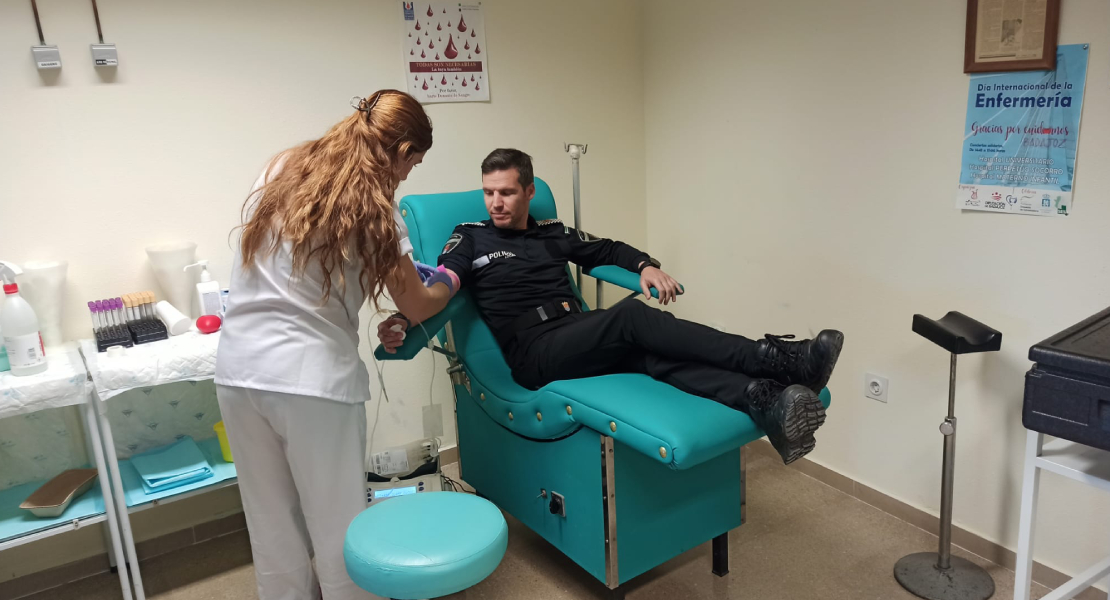 Alumnos de la ASPEX participan en la V Maratón Policial de Donación de Sangre y Médula Ósea en Extremadura