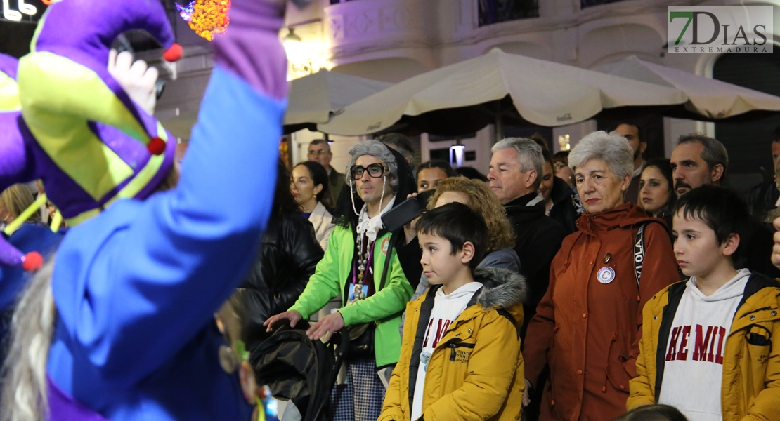 Las calles de Badajoz se llenan para vivir el segundo viernes de Carnaval