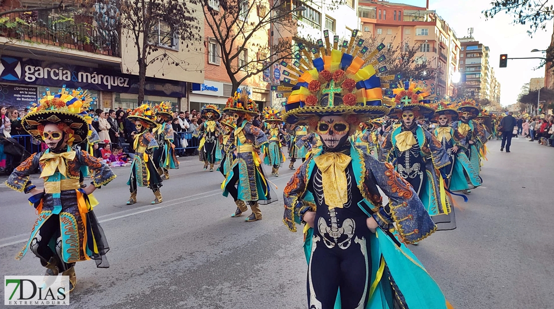 El buen tiempo hace disfrutar a multitud de público del desfile infantil del Carnaval de Badajoz