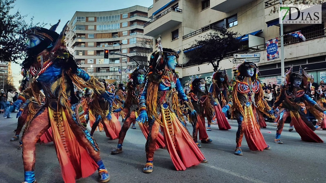 El buen tiempo hace disfrutar a multitud de público del desfile infantil del Carnaval de Badajoz