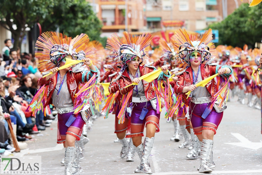 Disfruta de los mejores planos generales del desfile del Carnaval de Badajoz 2024