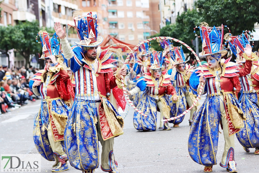 Disfruta de los mejores planos generales del desfile del Carnaval de Badajoz 2024