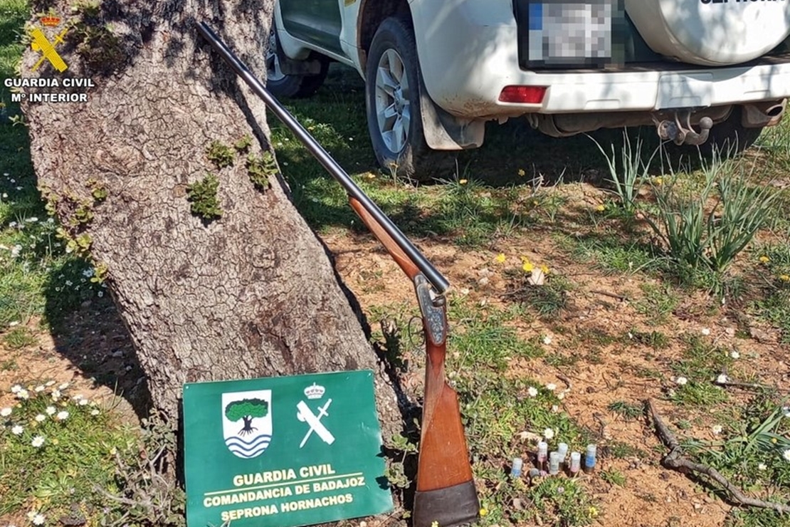 Detenido un extremeño por furtivismo y tenencia ilícita de armas
