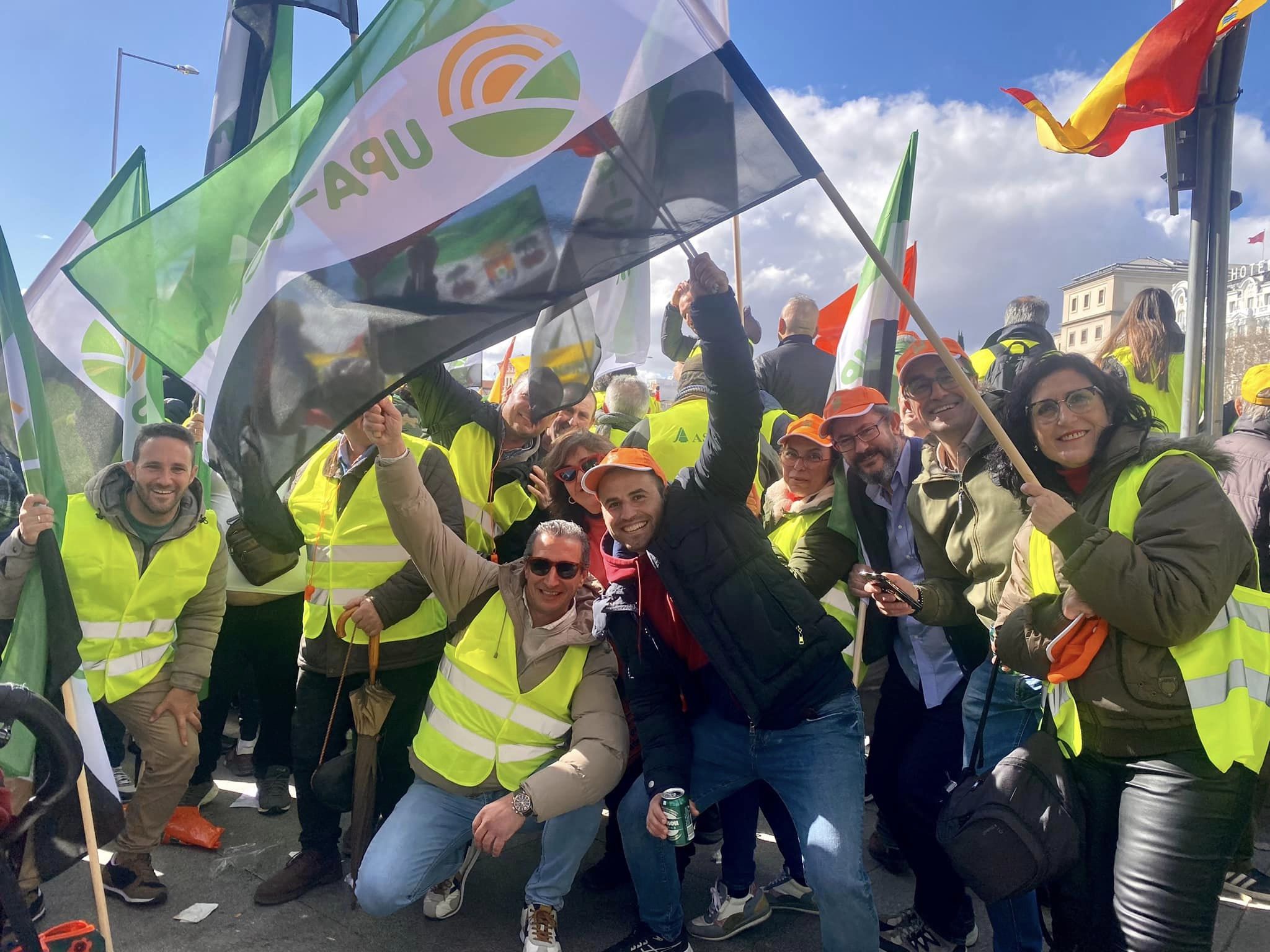 Imágenes de los extremeños manifestándose en Madrid este lunes