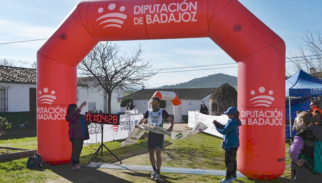 Fernando Méndez y María Carrasco ganan en La Bazana