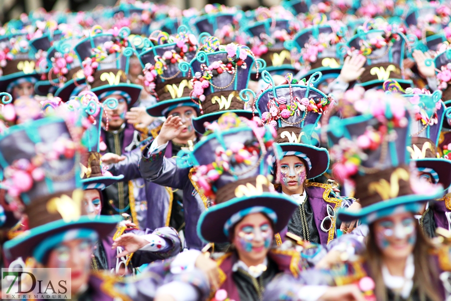 Disfruta de los mejores planos generales del desfile del Carnaval de Badajoz 2024