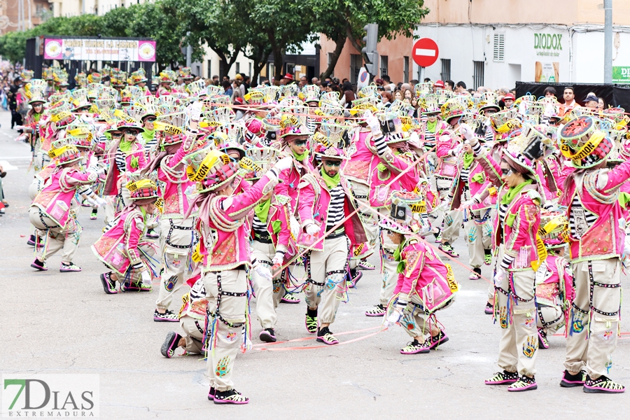 Disfruta de los mejores planos generales del desfile del Carnaval de Badajoz 2024