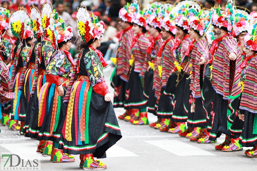 Disfruta de los mejores planos generales del desfile del Carnaval de Badajoz 2024